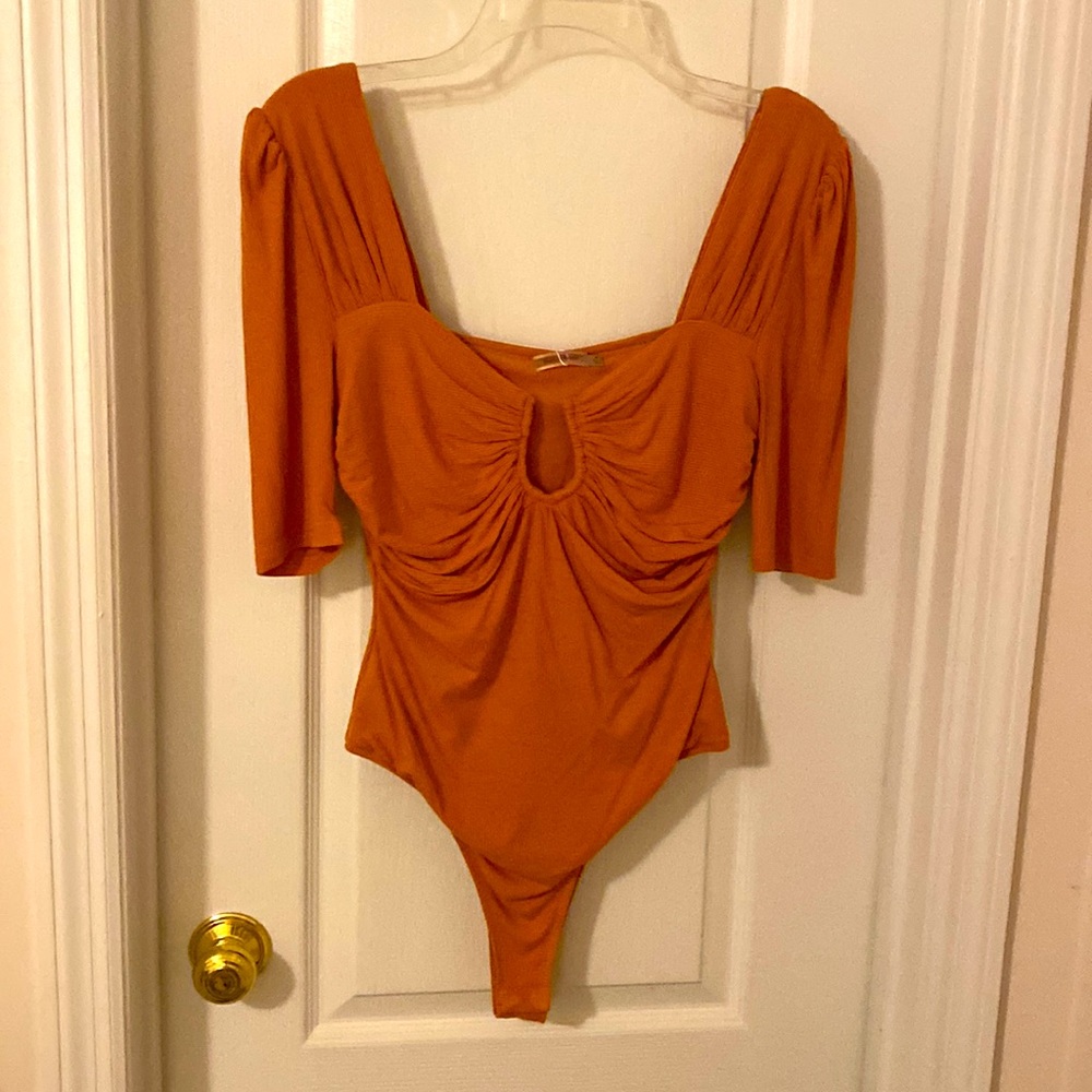 Skylar Rose Puff Shoulder Bodysuit Sz M, New with Tags